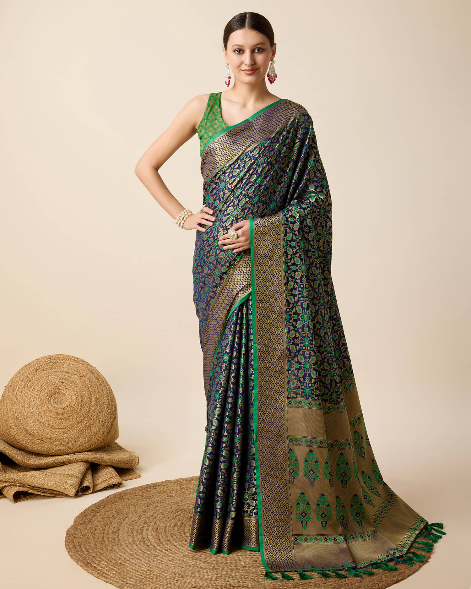     			Nayanthara Trends Silk Blend Woven Saree With Unstitched Blouse Piece ( Blue )