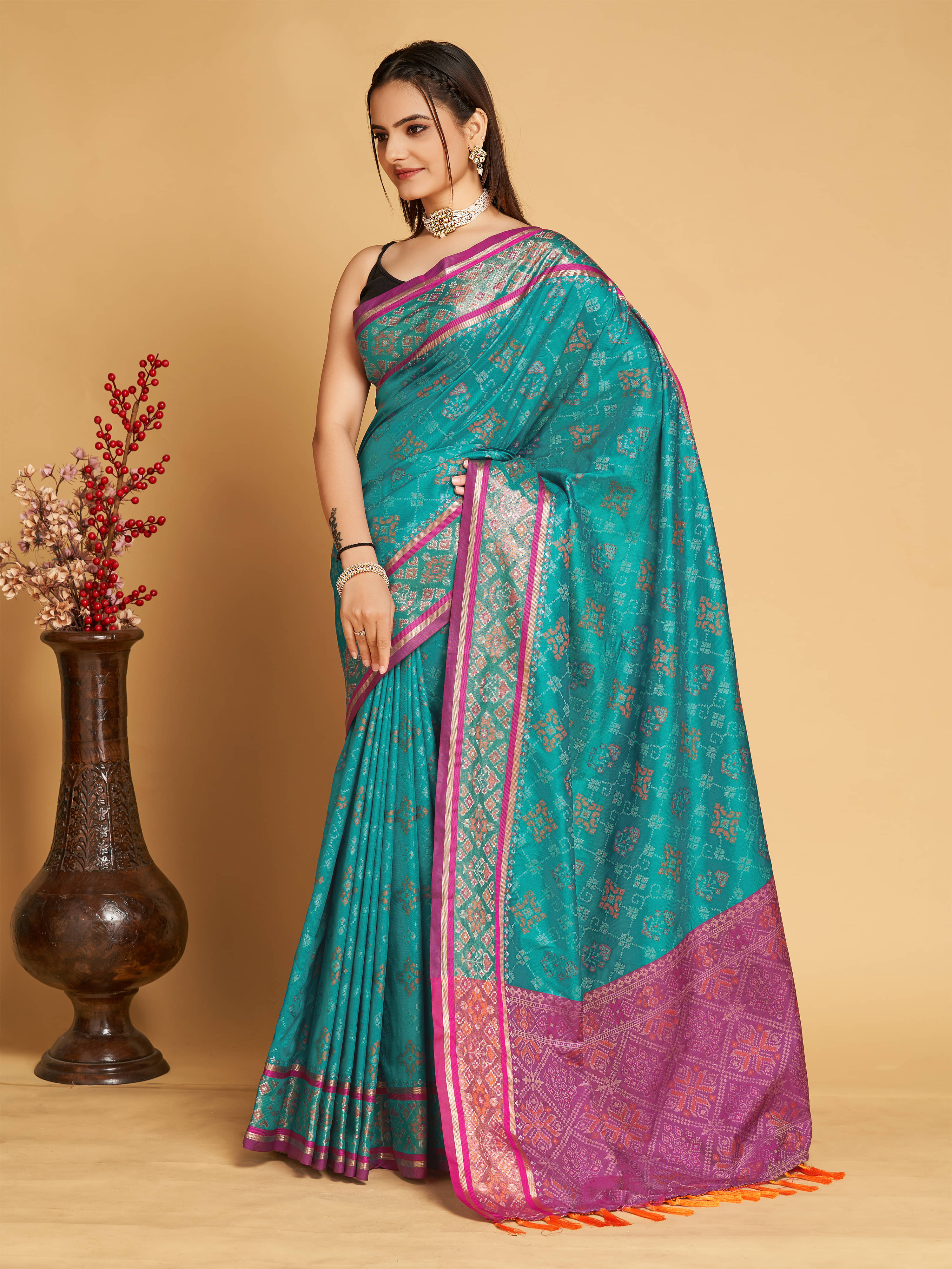     			Nayanthara Trends Silk Blend Woven Saree With Unstitched Blouse Piece ( Blue )