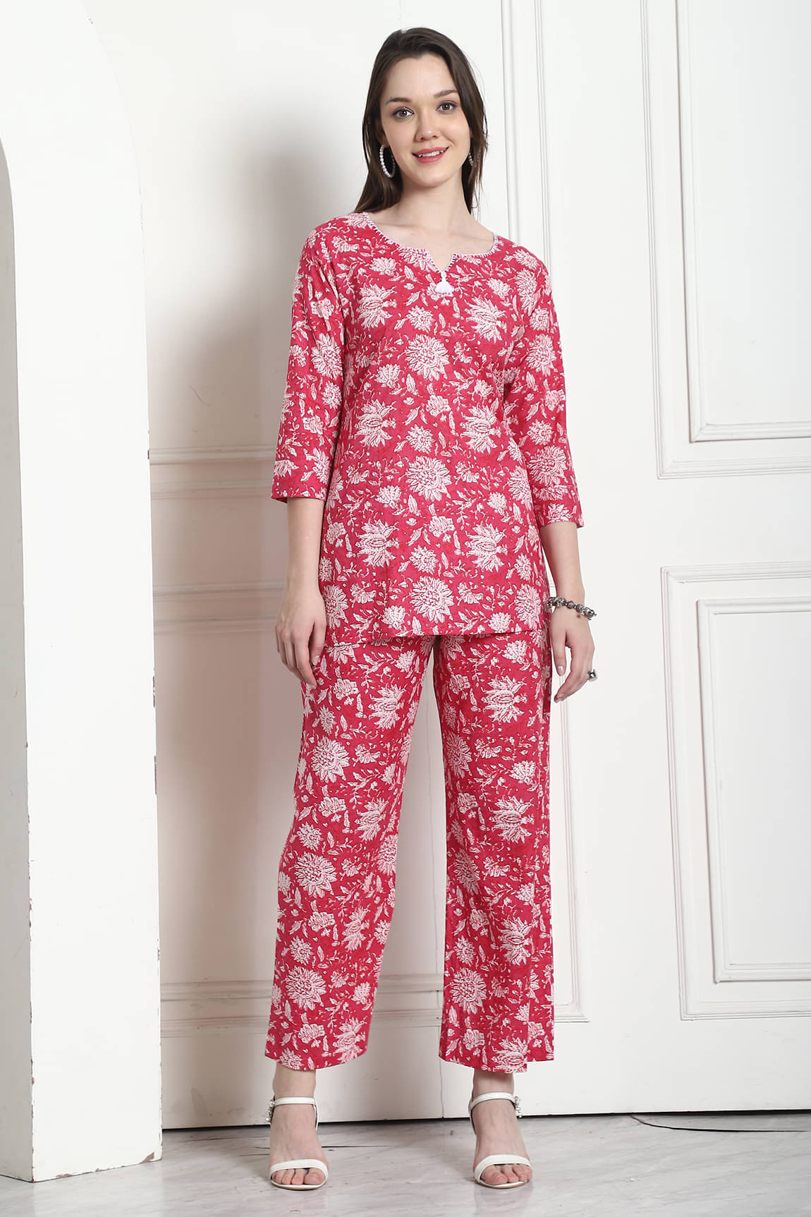 Rajnandini Women Printed Tunic With Trousers Co-Ord Set ( Pink ) Rajnandini Women Printed Tunic With Trousers Co-Ord Set ( Pink )