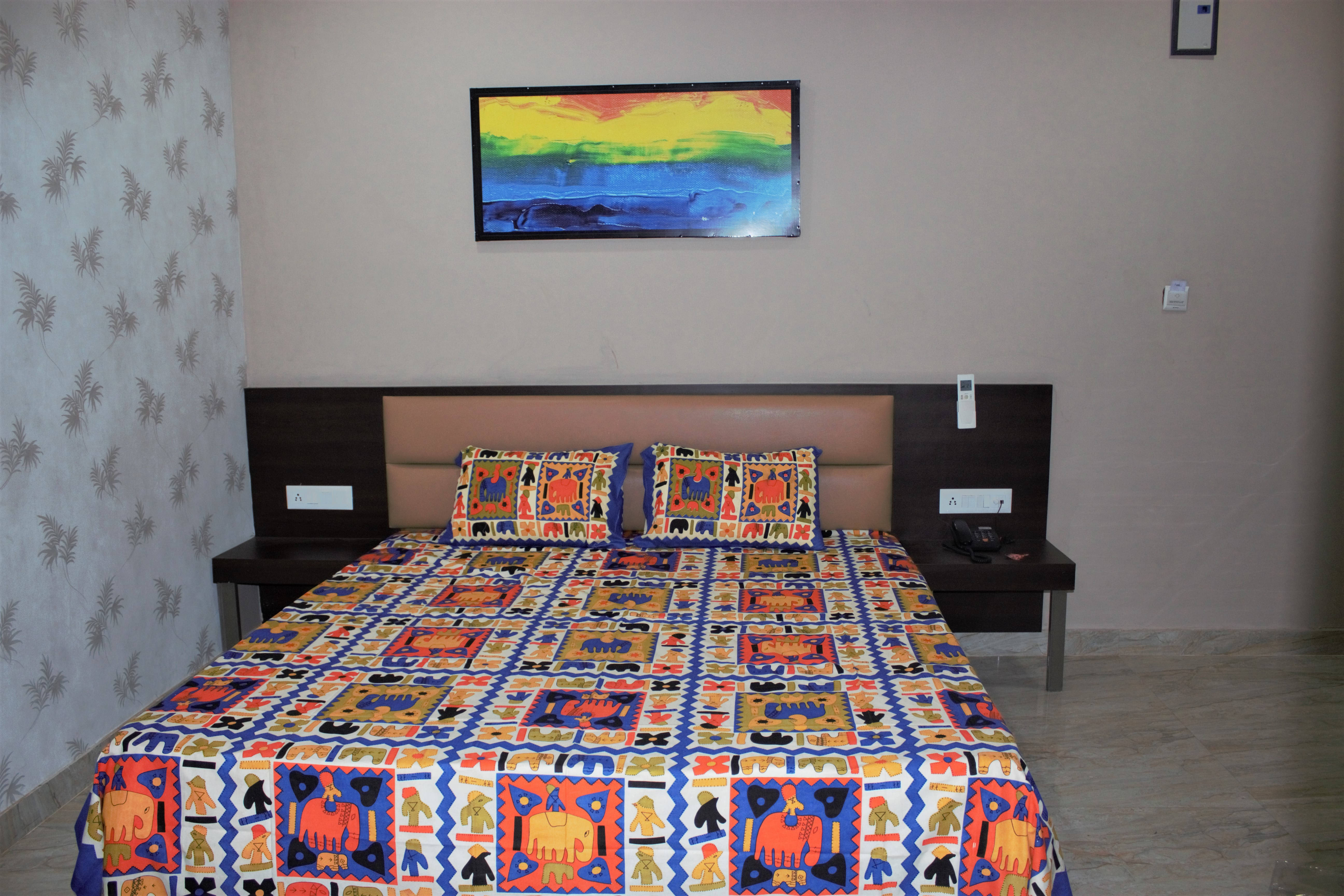 WAR TRADE Cotton 1 Double Bedsheet with 2 Pillow Covers ( Multicolor ) WAR TRADE Cotton 1 Double Bedsheet with 2 Pillow Covers ( Multicolor )