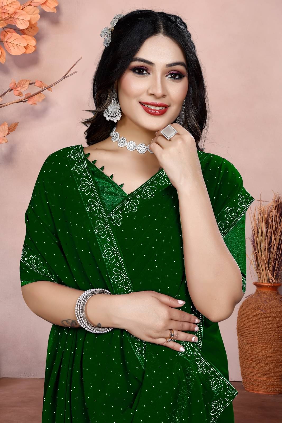 DEBRIS FAB Georgette Solid Saree With Unstitched Blouse Piece ( Green ) DEBRIS FAB Georgette Solid Saree With Unstitched Blouse Piece ( Green )