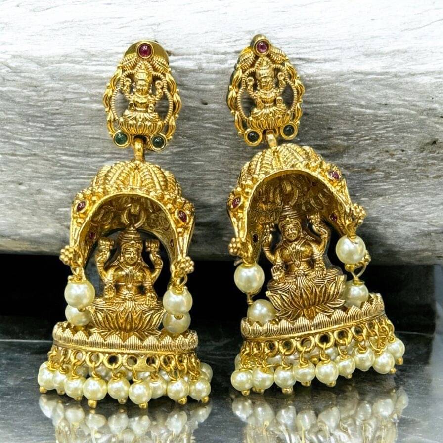     			KC JEWELS Golden Jhumki Earrings ( Pack of 1 )