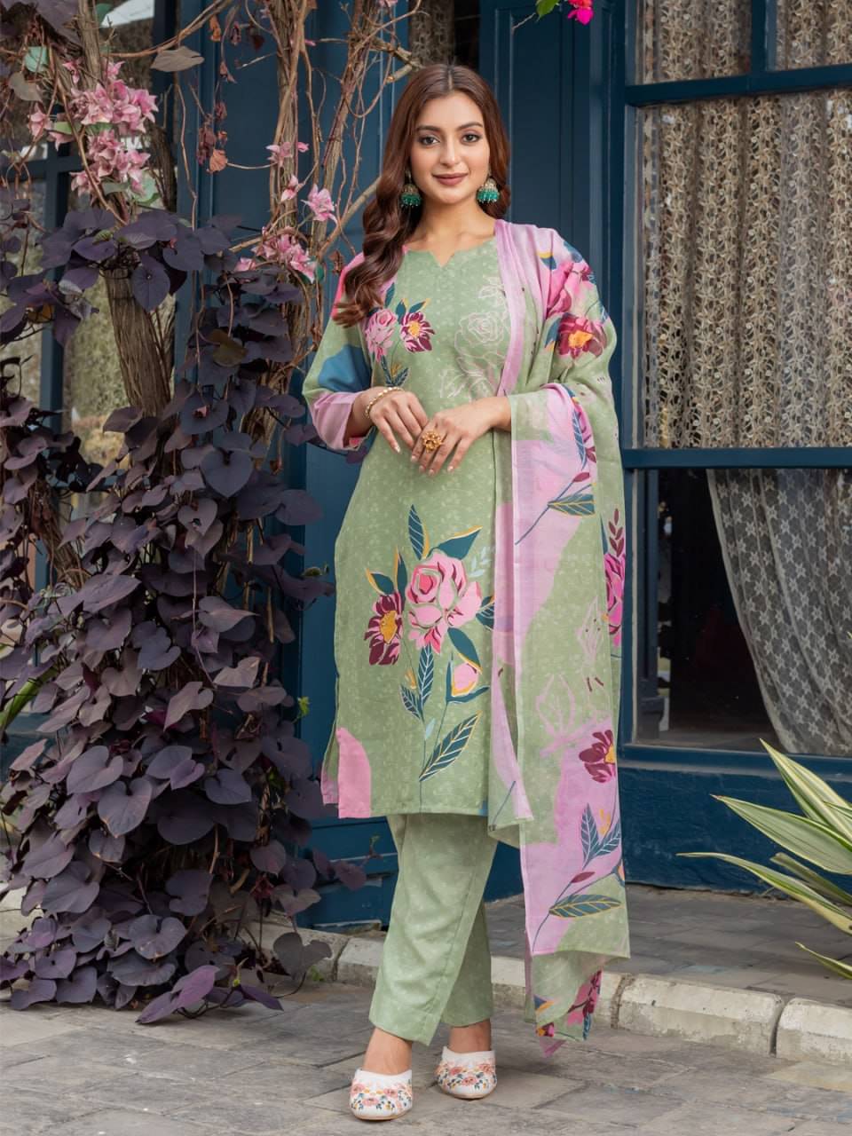 Replicraft Store Women Cotton Blend Printed Straight Kurti ( Green ) Replicraft Store Women Cotton Blend Printed Straight Kurti ( Green )