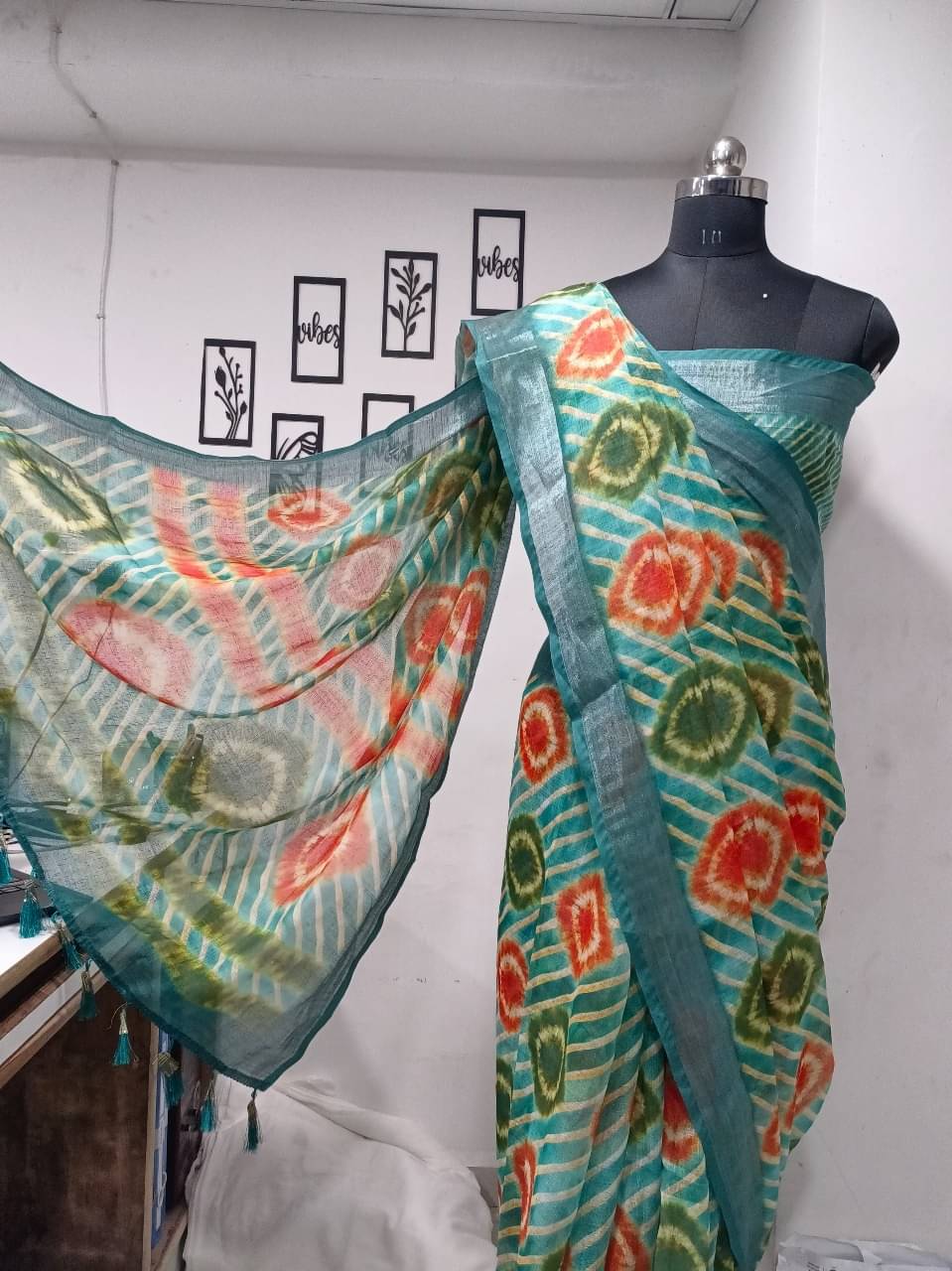     			Sureta Cotton Blend Self Design Saree With Unstitched Blouse Piece ( Sea Green )