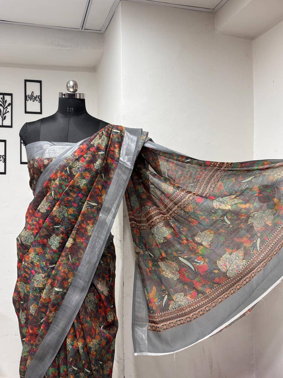     			Sureta Cotton Blend Self Design Saree With Unstitched Blouse Piece ( Dark Grey )