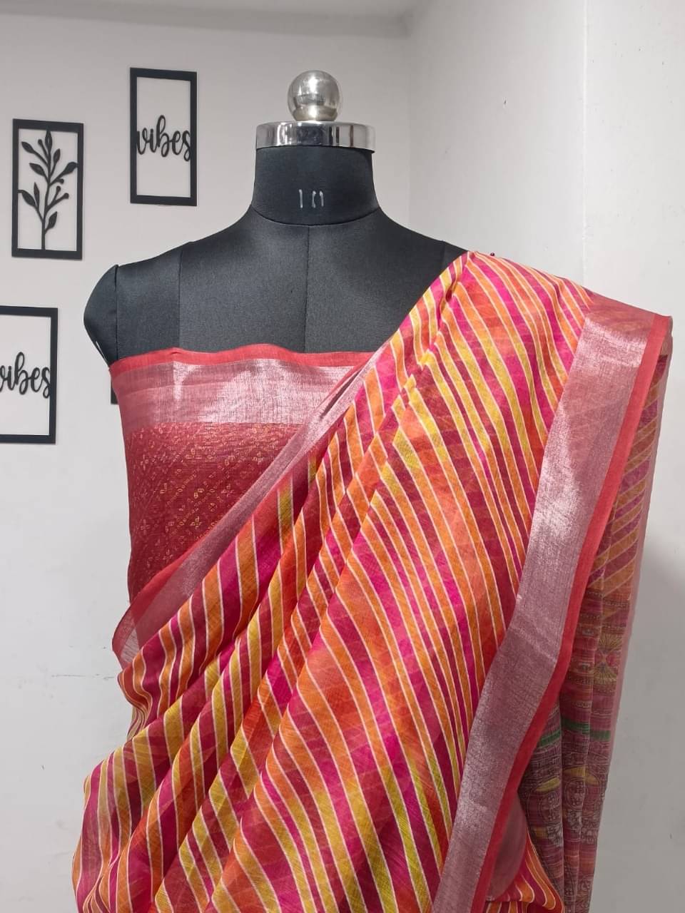     			Sureta Cotton Blend Self Design Saree With Unstitched Blouse Piece ( Multicolor 1 )