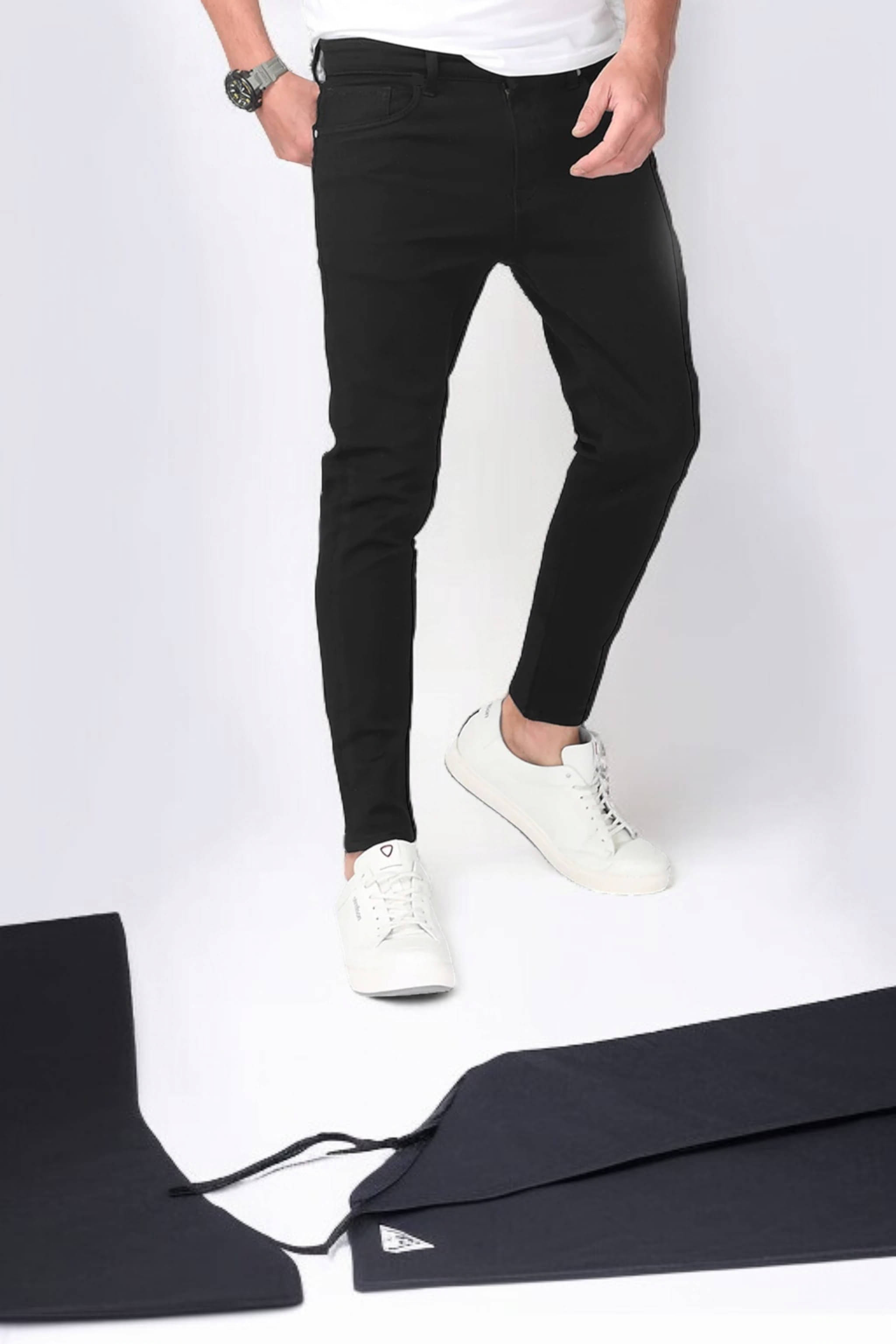 WHATON Slim Fit Basic Men's Jeans - Black ( Pack of 1 )     			WHATON Slim Fit Basic Men's Jeans - Black ( Pack of 1 )