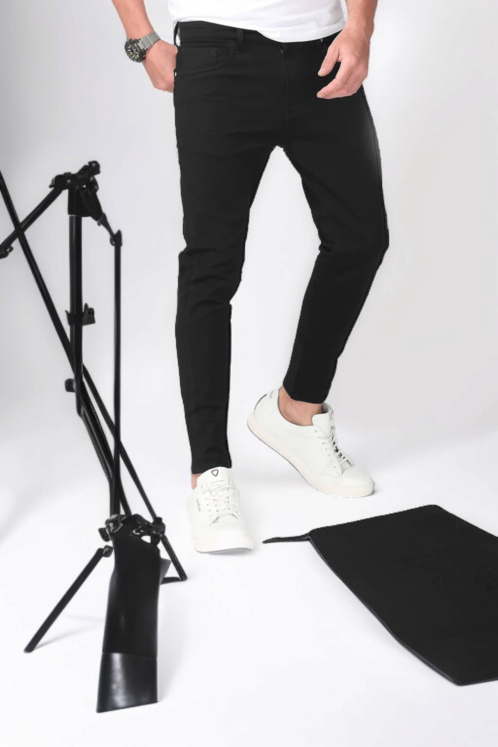WHATON Slim Fit Basic Men's Jeans - Black ( Pack of 1 )     			WHATON Slim Fit Basic Men's Jeans - Black ( Pack of 1 )
