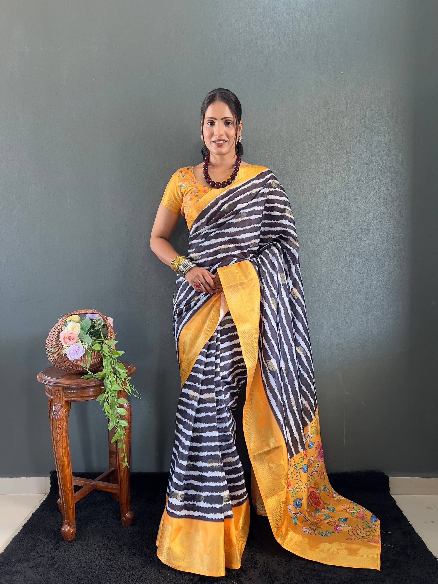 Aika Silk Printed Saree With Unstitched Blouse Piece ( Black ) Aika Silk Printed Saree With Unstitched Blouse Piece ( Black )