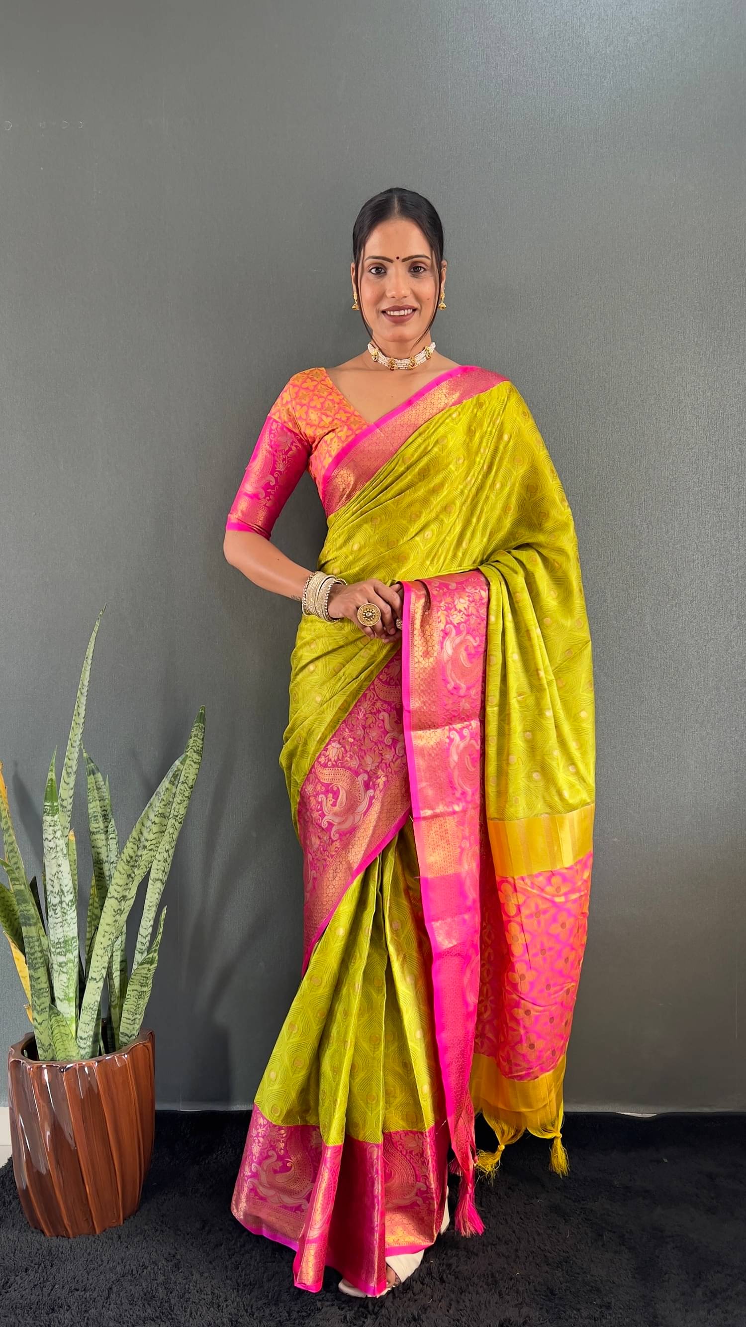Aika Silk Woven Saree With Unstitched Blouse Piece ( Yellow ) Aika Silk Woven Saree With Unstitched Blouse Piece ( Yellow )