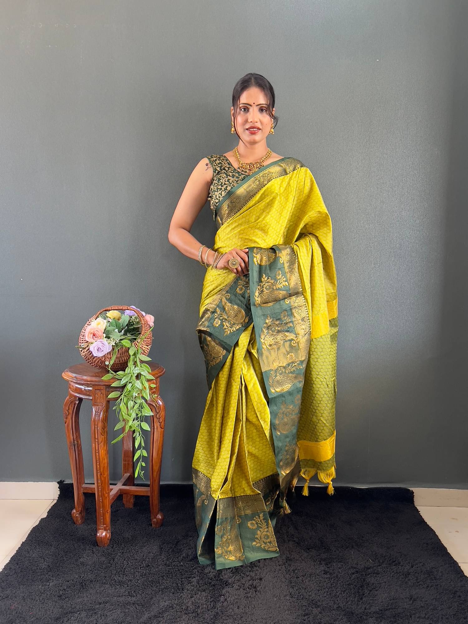     			Aika Silk Woven Saree With Unstitched Blouse Piece ( Multicolor 13 )