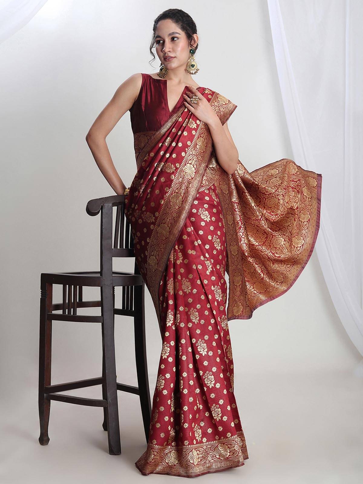 Janasya Silk Blend Woven Saree With Unstitched Blouse Piece ( Maroon ) Janasya Silk Blend Woven Saree With Unstitched Blouse Piece ( Maroon )