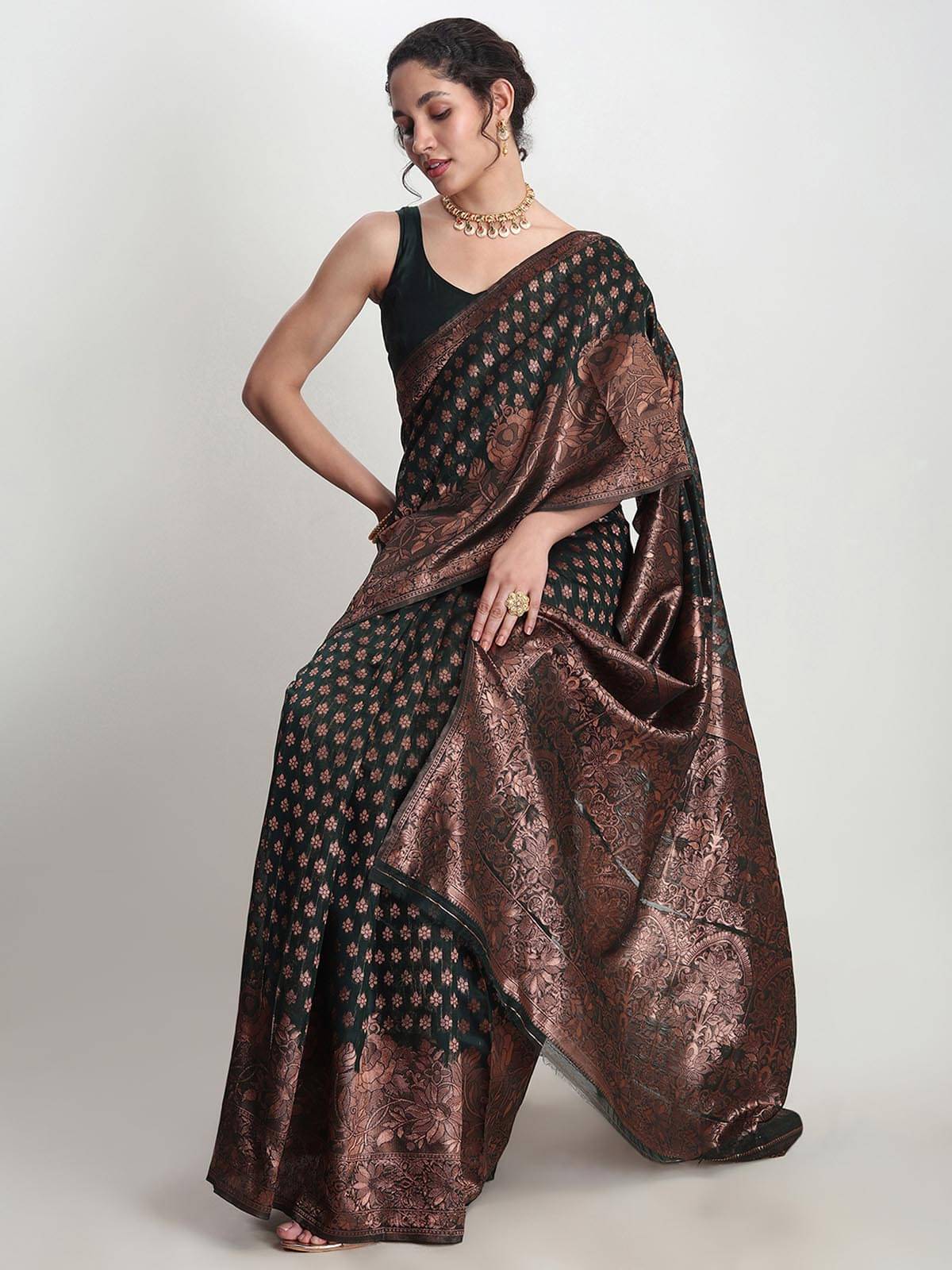     			Janasya Silk Blend Woven Saree With Unstitched Blouse Piece ( Green )