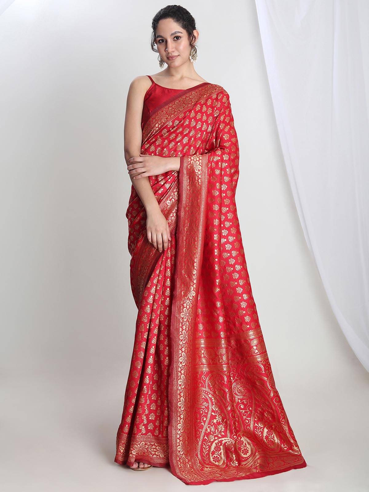 Janasya Silk Blend Woven Saree With Unstitched Blouse Piece ( Red ) Janasya Silk Blend Woven Saree With Unstitched Blouse Piece ( Red )