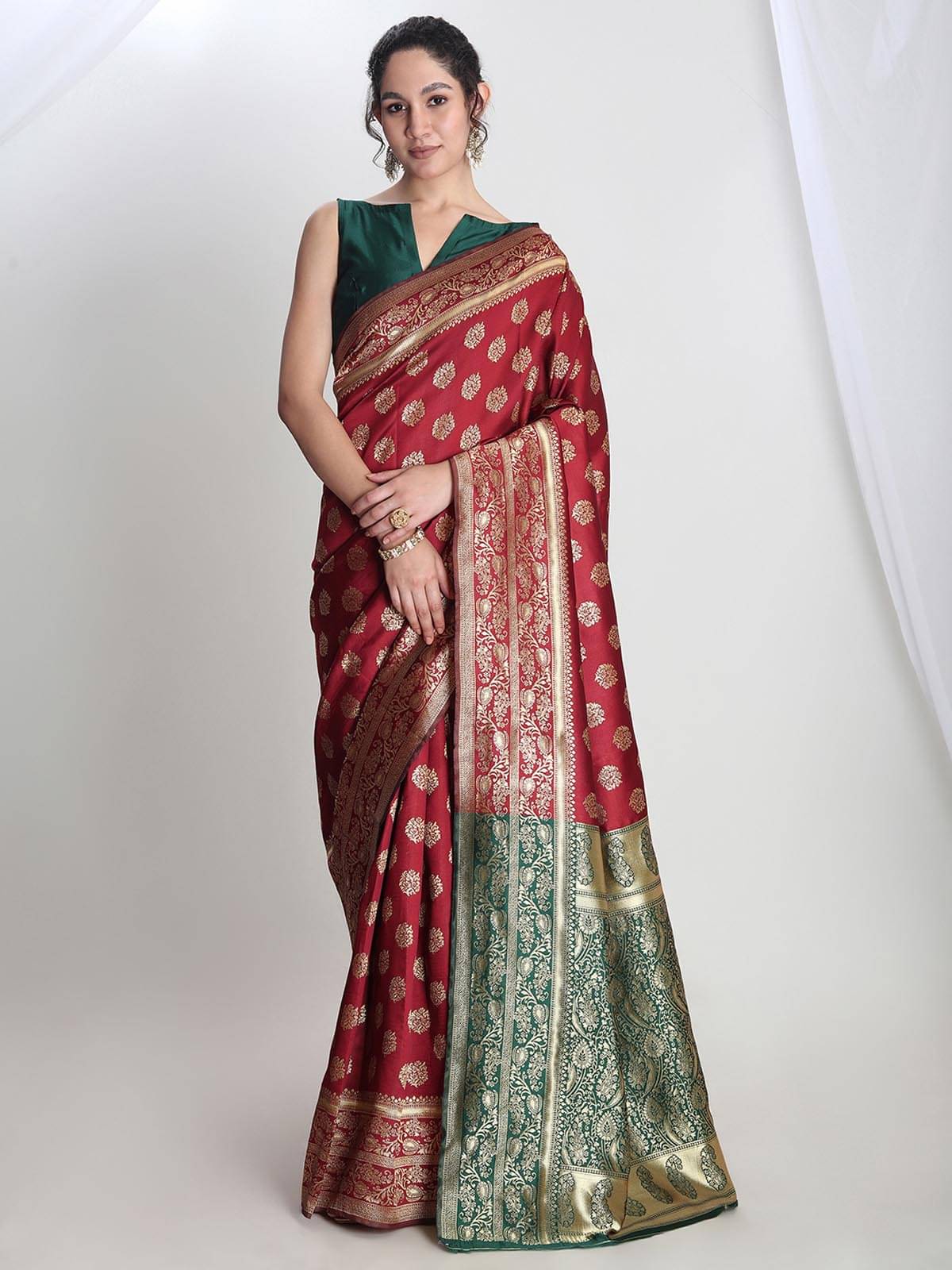 Janasya Silk Blend Woven Saree With Unstitched Blouse Piece ( Maroon ) Janasya Silk Blend Woven Saree With Unstitched Blouse Piece ( Maroon )