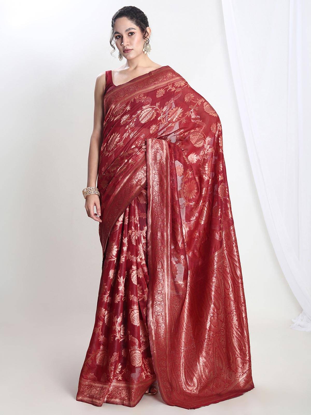     			Janasya Silk Blend Woven Saree With Unstitched Blouse Piece ( Red )