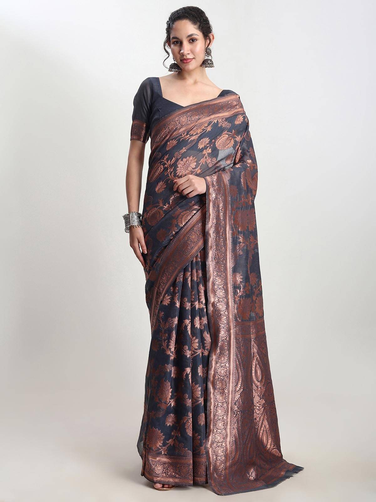 Janasya Silk Blend Woven Saree With Unstitched Blouse Piece ( Dark Grey ) Janasya Silk Blend Woven Saree With Unstitched Blouse Piece ( Dark Grey )