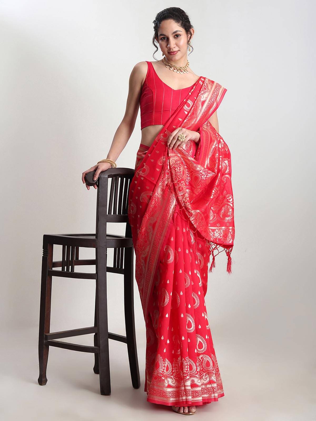     			Janasya Silk Blend Woven Saree With Unstitched Blouse Piece ( Red )