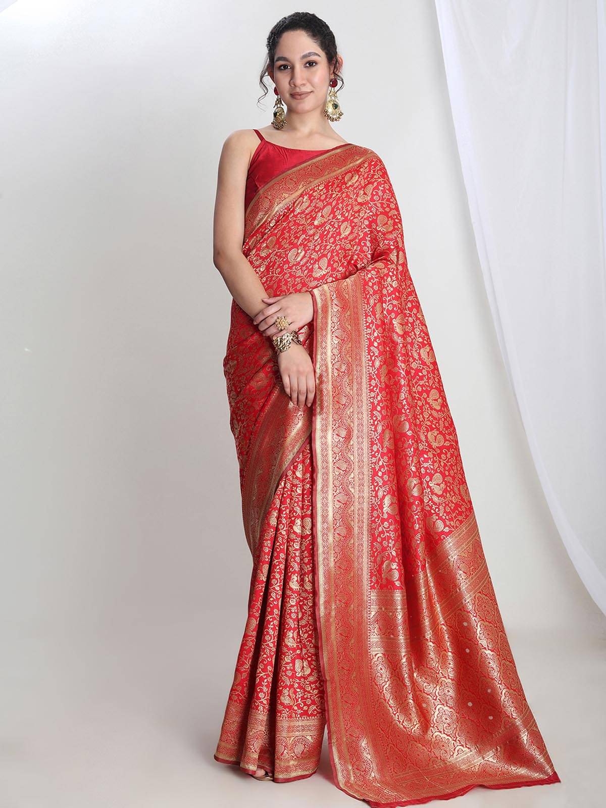 Janasya Silk Blend Woven Saree With Unstitched Blouse Piece ( Red ) Janasya Silk Blend Woven Saree With Unstitched Blouse Piece ( Red )