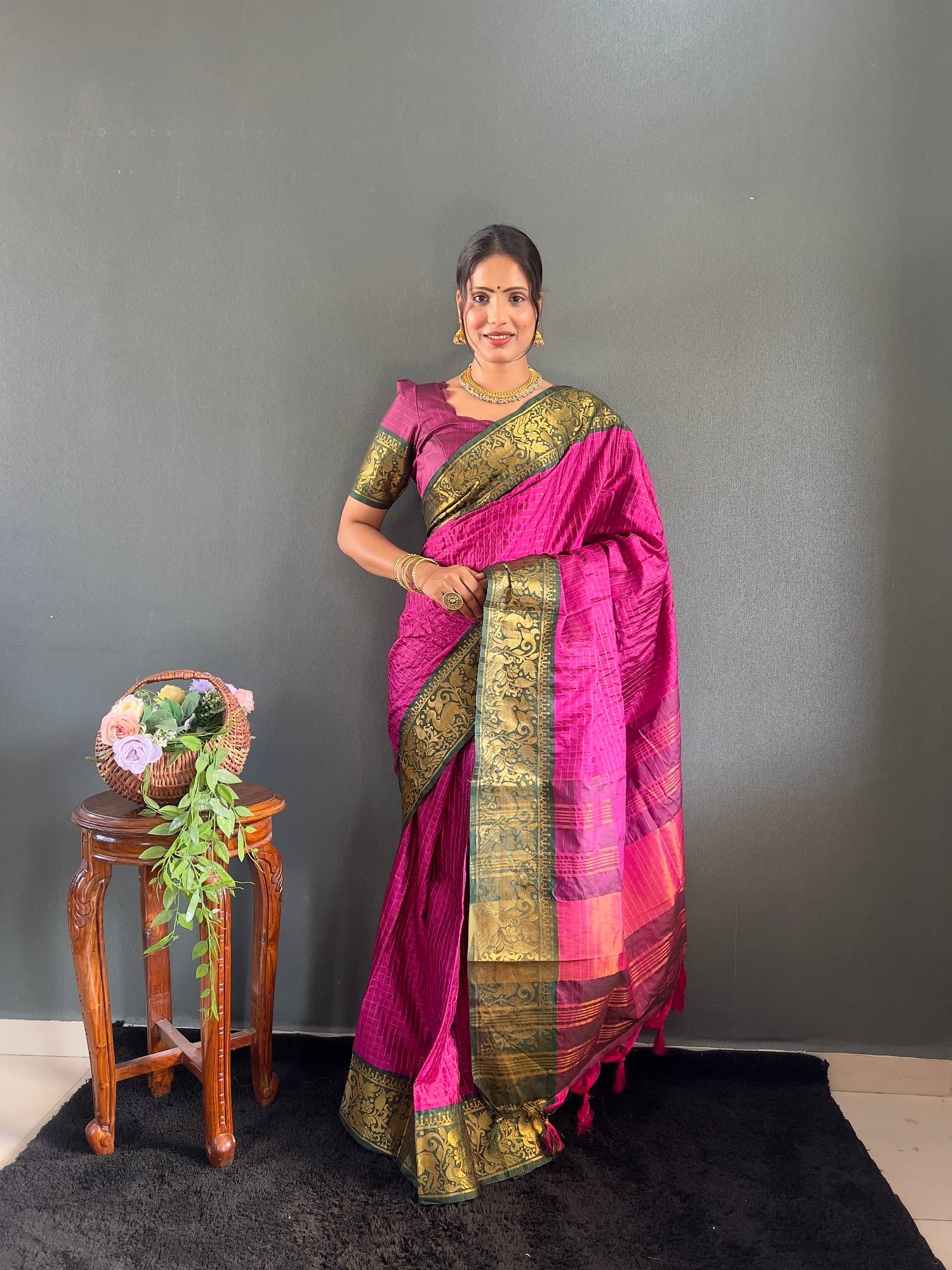 Lady Shopi Jacquard Checks Saree With Unstitched Blouse Piece ( Pink ) Lady Shopi Jacquard Checks Saree With Unstitched Blouse Piece ( Pink )