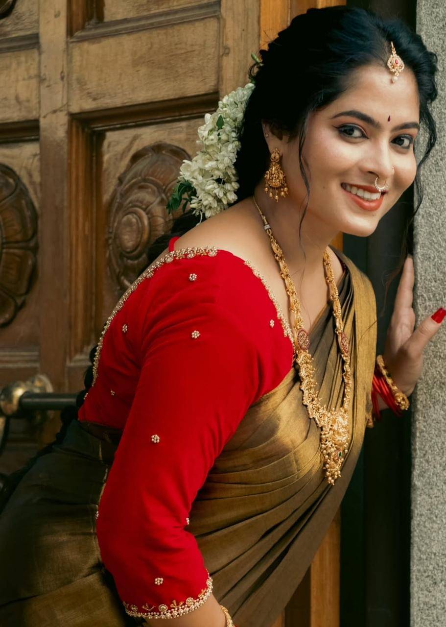 SARADA HANDLOOM Cotton Woven Saree With Unstitched Blouse Piece ( Gold )     			SARADA HANDLOOM Cotton Woven Saree With Unstitched Blouse Piece ( Gold )