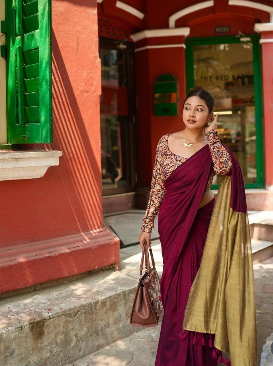 SARADA HANDLOOM Cotton Woven Saree With Unstitched Blouse Piece ( Maroon ) SARADA HANDLOOM Cotton Woven Saree With Unstitched Blouse Piece ( Maroon )
