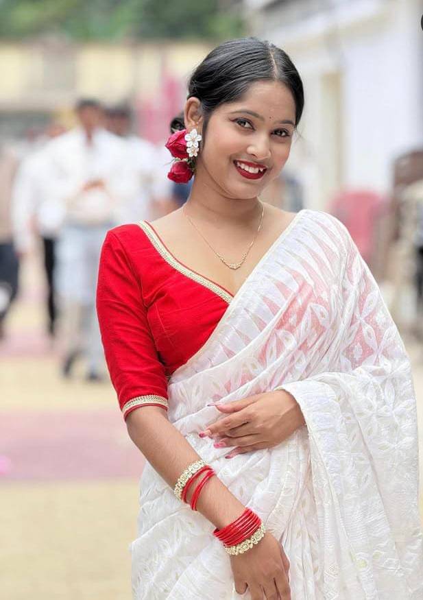 SARADA HANDLOOM Cotton Woven Saree With Unstitched Blouse Piece ( White )     			SARADA HANDLOOM Cotton Woven Saree With Unstitched Blouse Piece ( White )