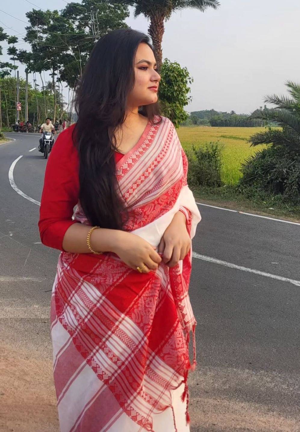 SARADA HANDLOOM Cotton Woven Saree With Unstitched Blouse Piece ( White )     			SARADA HANDLOOM Cotton Woven Saree With Unstitched Blouse Piece ( White )