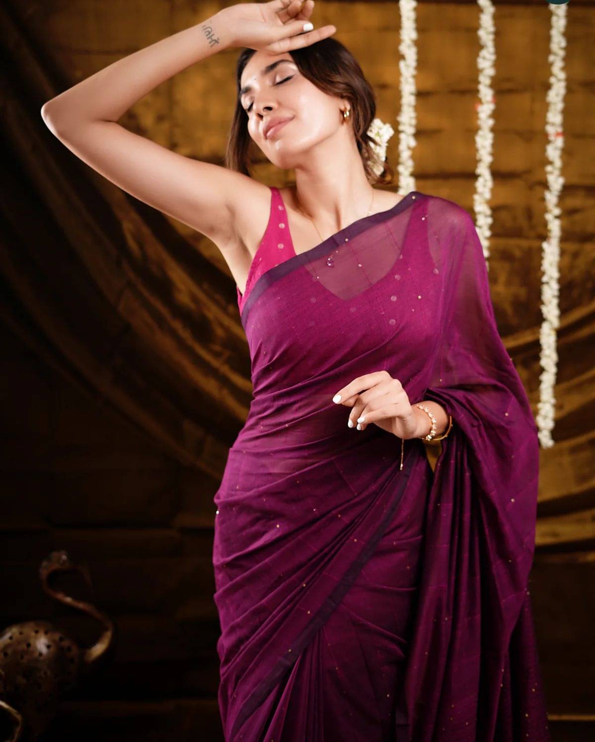 SARADA HANDLOOM Cotton Woven Saree With Unstitched Blouse Piece ( Wine ) SARADA HANDLOOM Cotton Woven Saree With Unstitched Blouse Piece ( Wine )