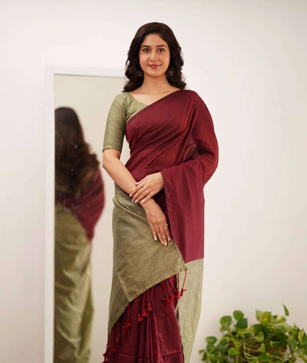 SARADA HANDLOOM Cotton Woven Saree With Unstitched Blouse Piece ( Maroon ) SARADA HANDLOOM Cotton Woven Saree With Unstitched Blouse Piece ( Maroon )