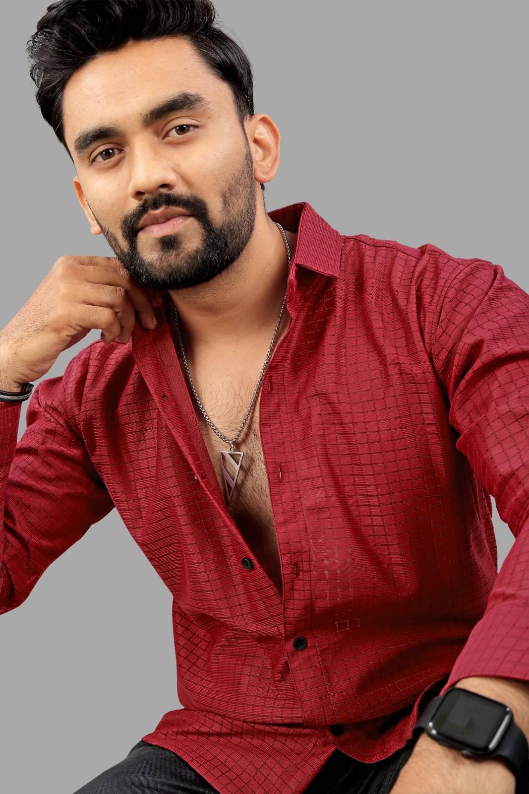 VELLOSTA Poly Cotton Regular Fit Checks Full Sleeves Men's Casual Shirt - Maroon ( Pack of 1 )     			VELLOSTA Poly Cotton Regular Fit Checks Full Sleeves Men's Casual Shirt - Maroon ( Pack of 1 )