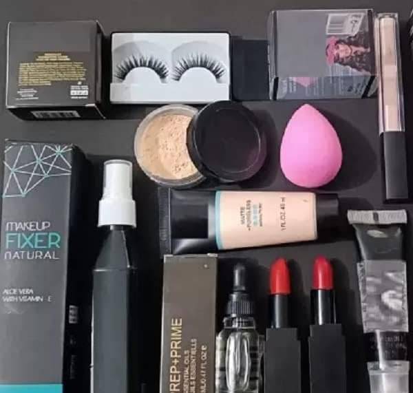     			Generic Makeup Kit ( 10 )