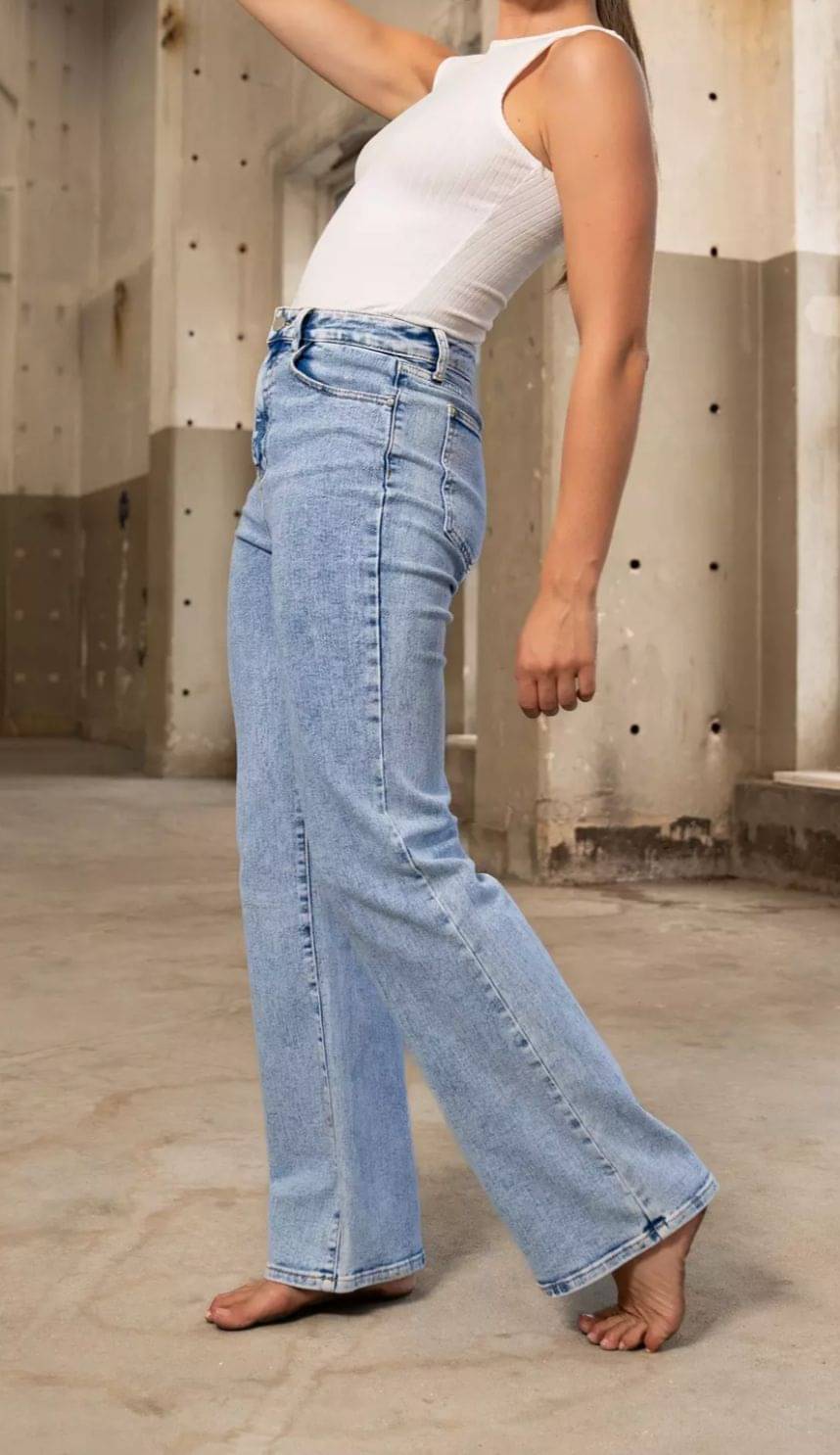     			SiNK DENIMS Women Regular Fit Waist Jeans