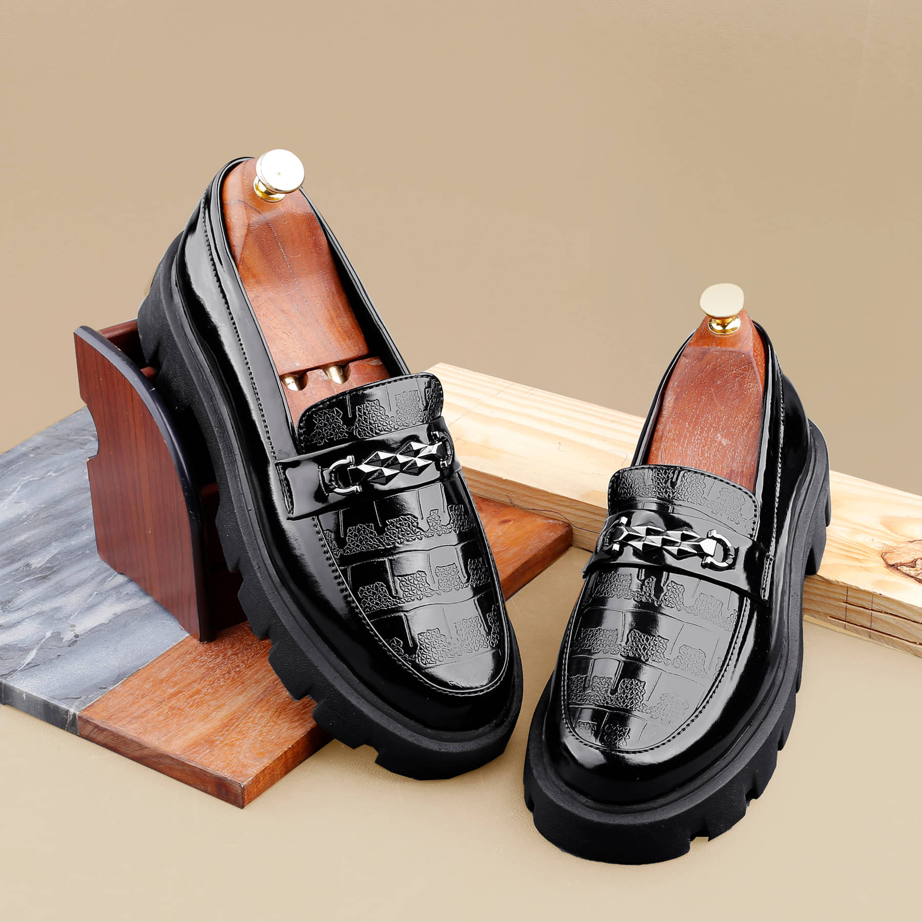     			YUVRATO BAXI Black Men's Hazel