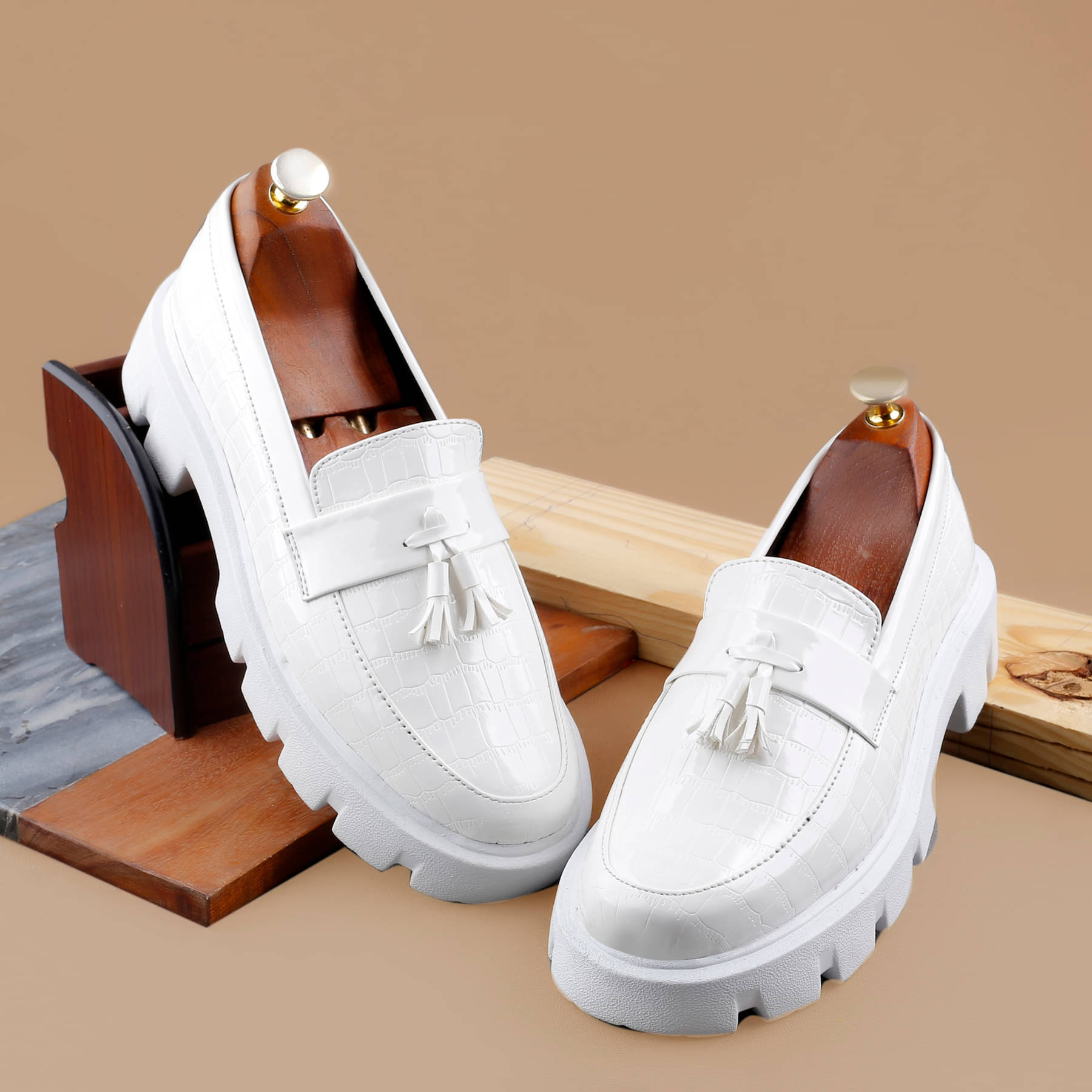     			YUVRATO BAXI White Men's Tassel