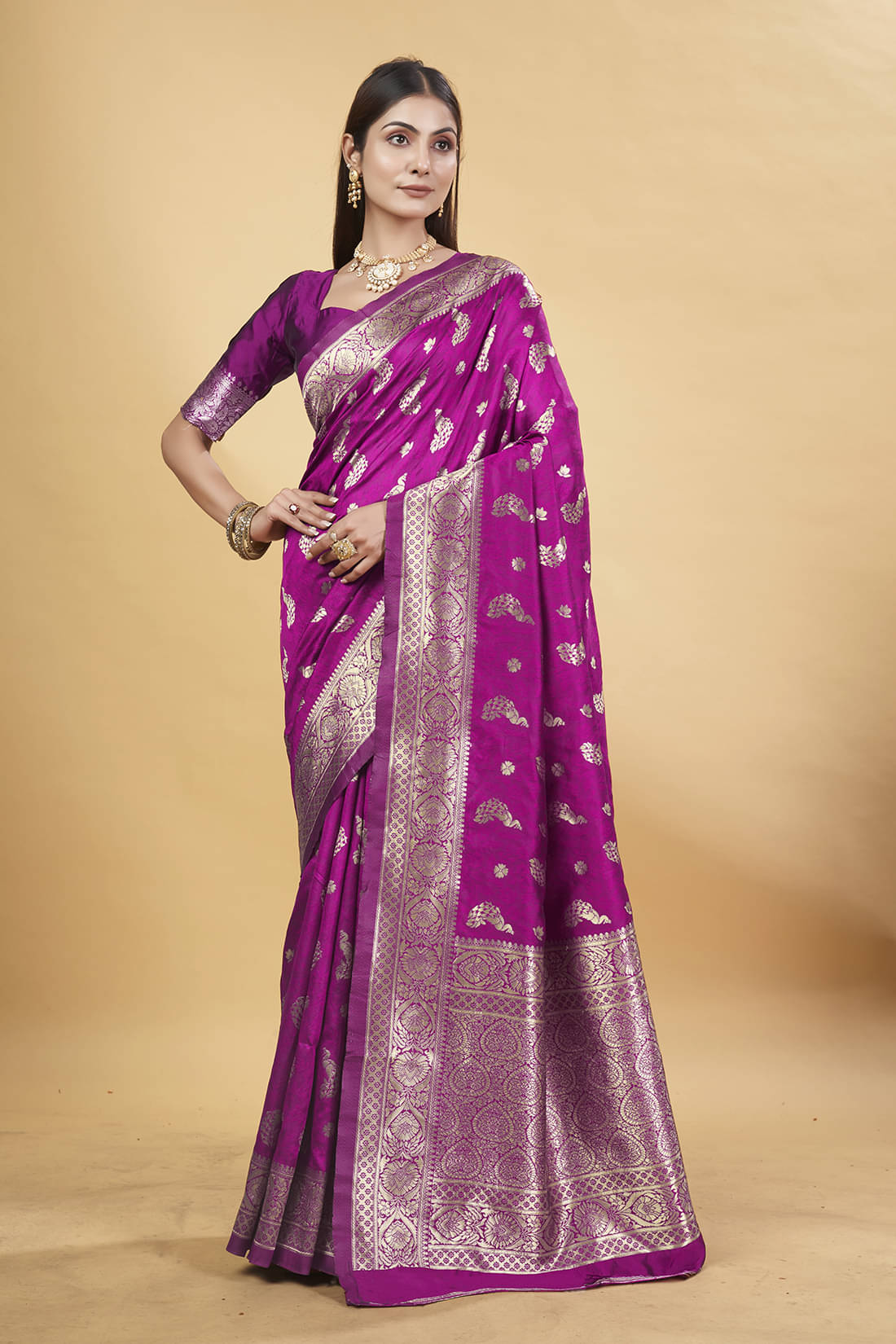 DHAYNA AND REEWA FASHION Jacquard Woven Saree With Unstitched Blouse Piece ( Wine ) DHAYNA AND REEWA FASHION Jacquard Woven Saree With Unstitched Blouse Piece ( Wine )