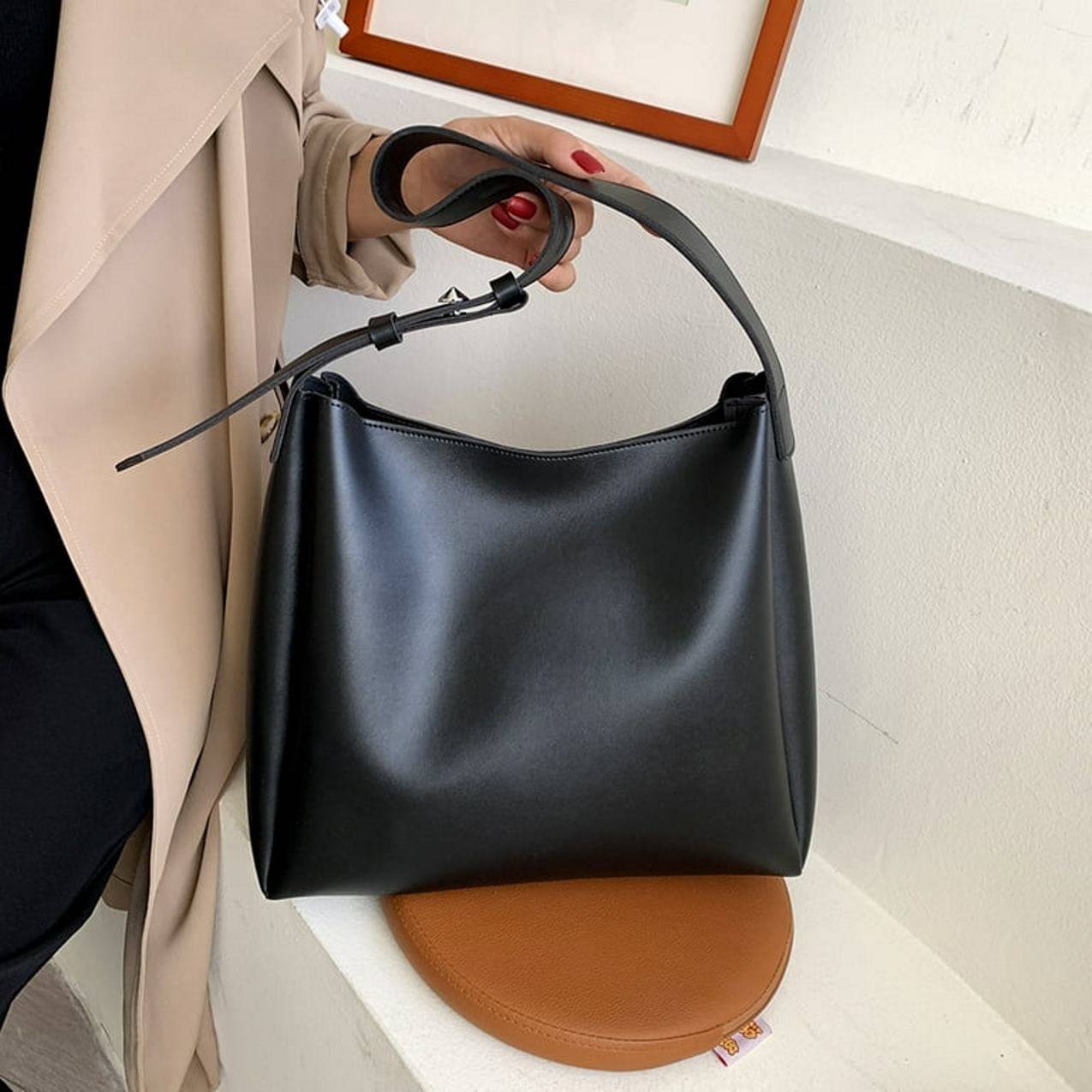     			MI PLUS Tote Bag PU Set of 1 ( Black )