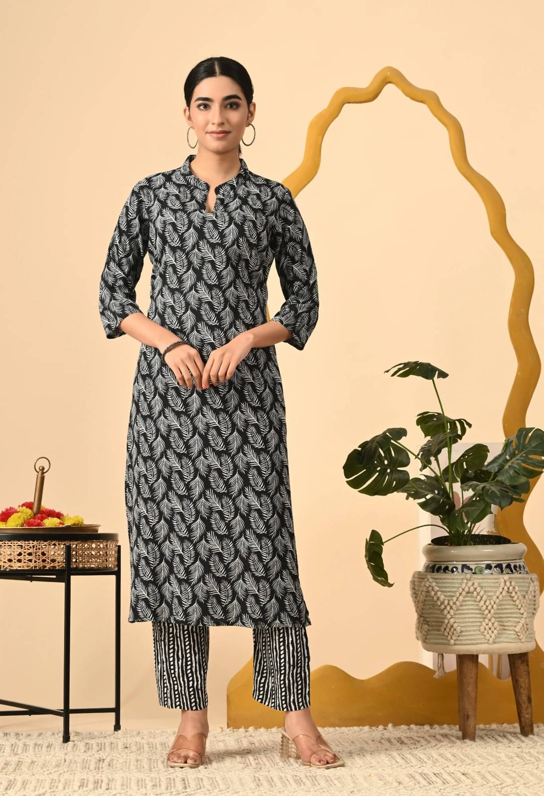 Metafab Women Viscose Printed Straight Kurti With Pants ( Black ) Metafab Women Viscose Printed Straight Kurti With Pants ( Black )