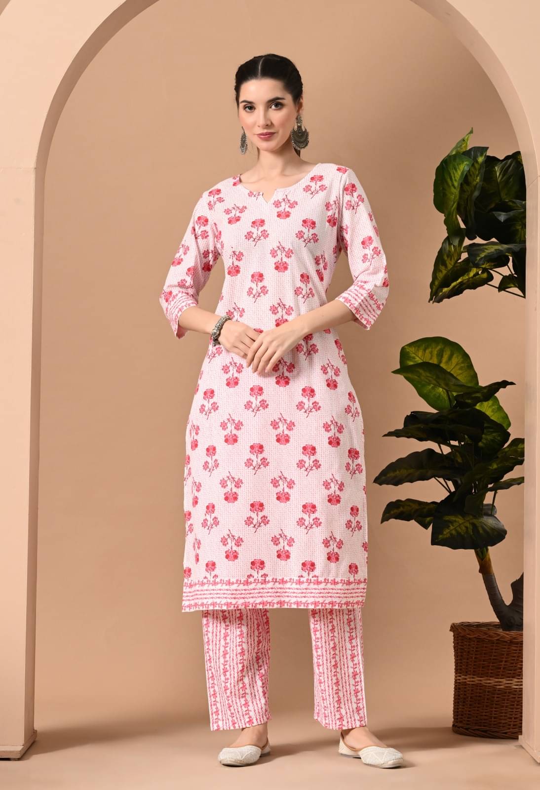     			Metafab Women Viscose Printed Straight Kurti With Pants ( Pink )