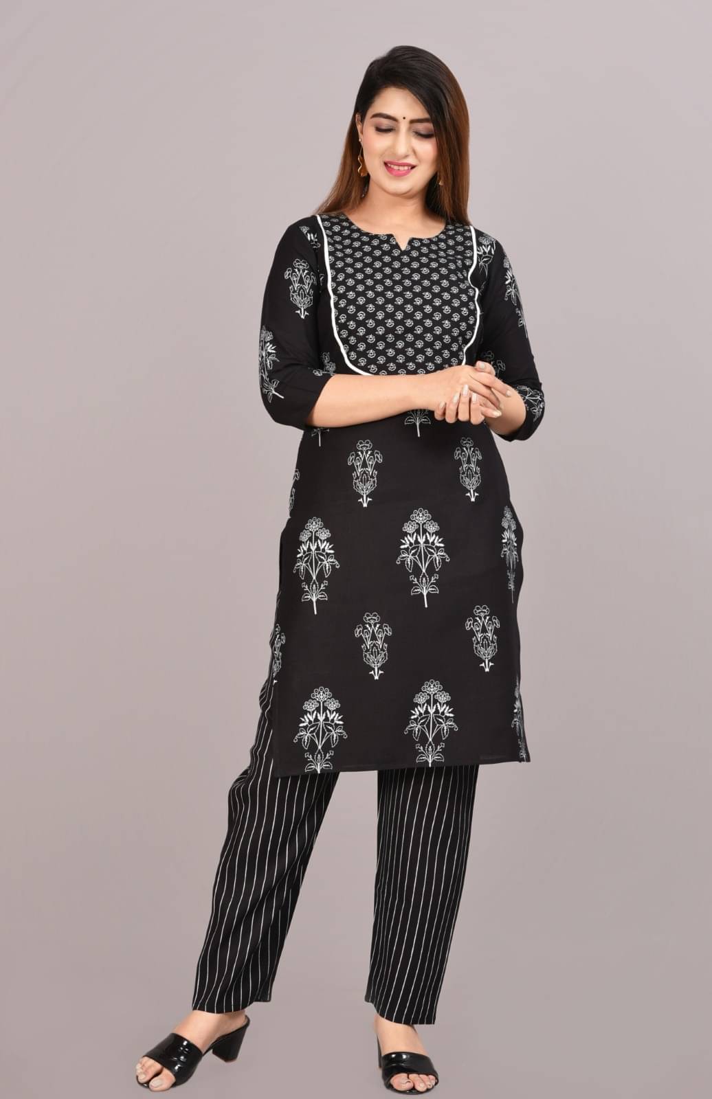Metafab Women Viscose Printed Straight Kurti With Pants ( Black ) Metafab Women Viscose Printed Straight Kurti With Pants ( Black )