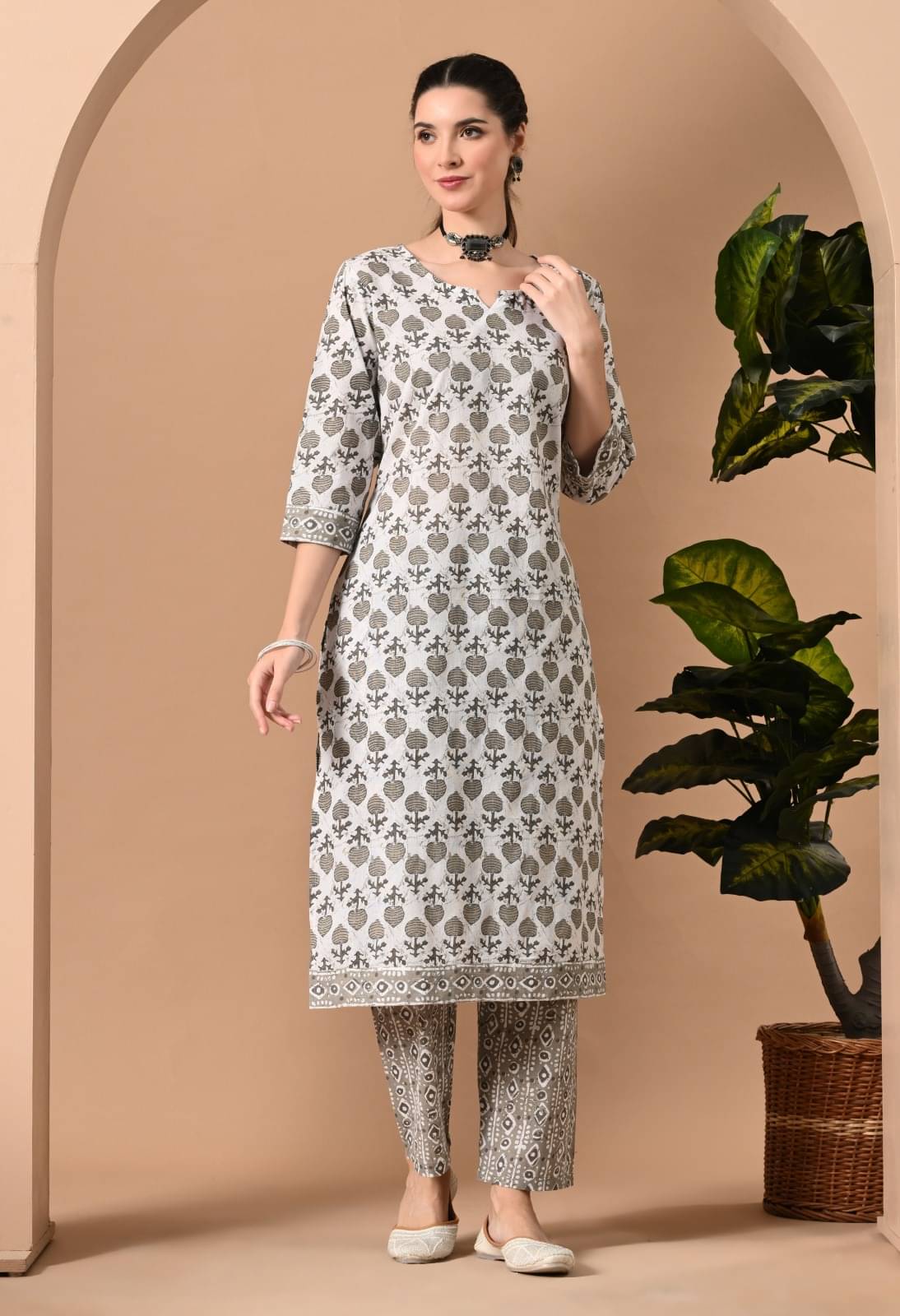 Metafab Women Viscose Printed Straight Kurti With Pants ( Grey ) Metafab Women Viscose Printed Straight Kurti With Pants ( Grey )