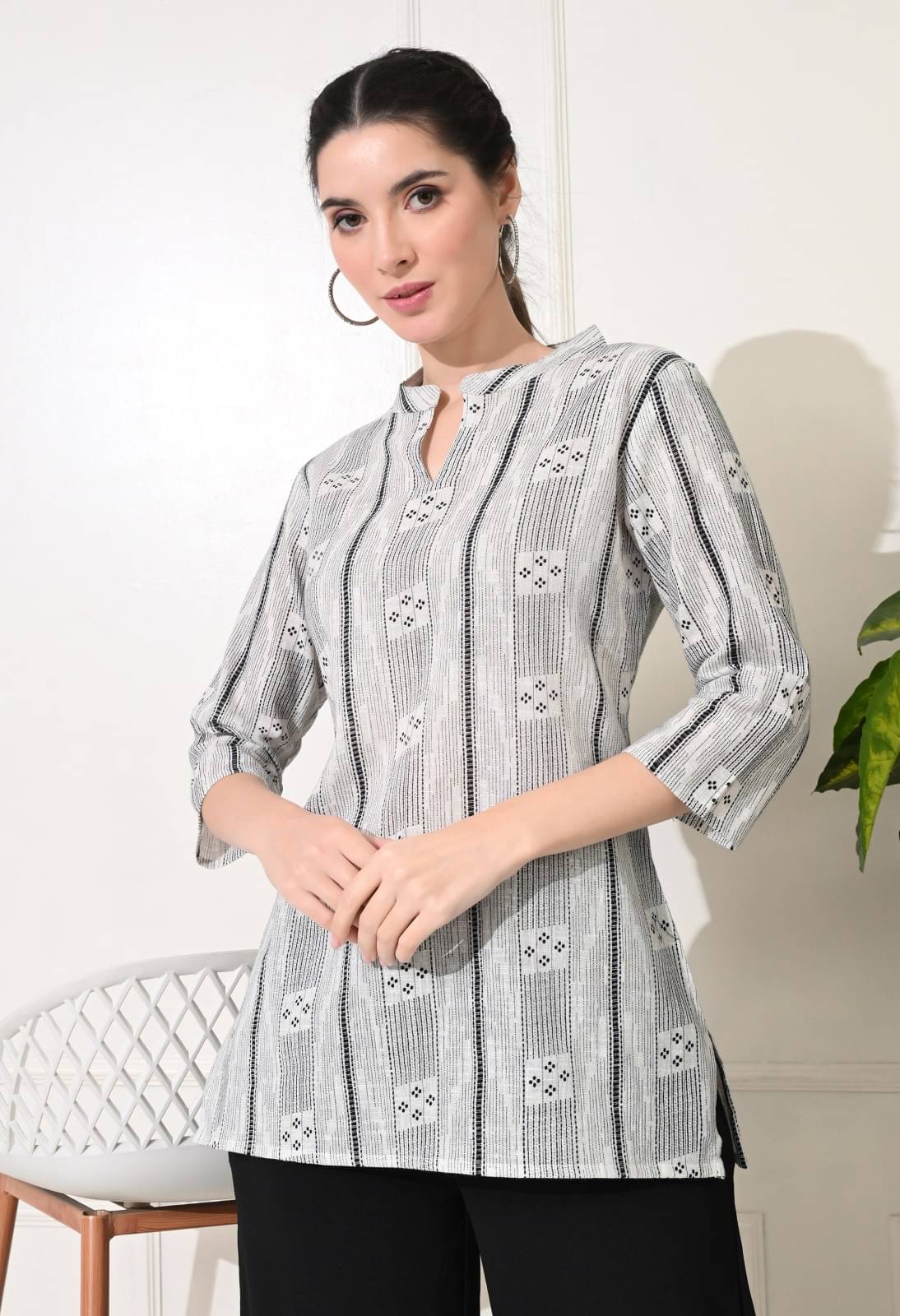     			Metafab Women Viscose Rayon Printed Straight Kurti ( White )