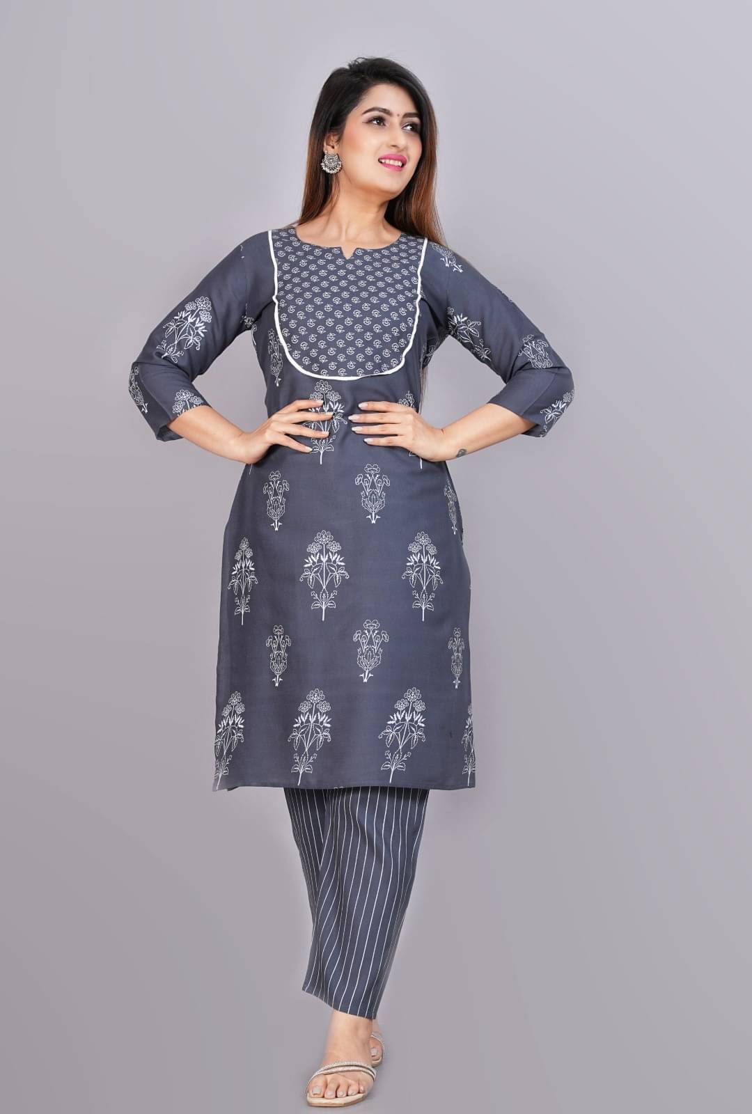 Metafab Women Viscose Rayon Printed Straight Kurti ( Grey ) Metafab Women Viscose Rayon Printed Straight Kurti ( Grey )