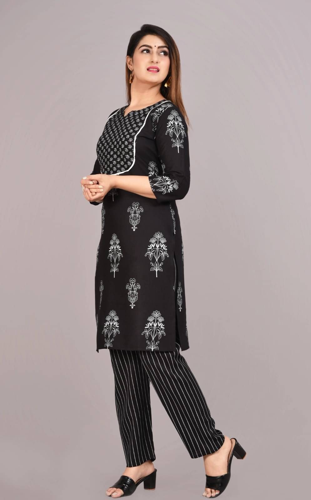     			Metafab Women Viscose Rayon Printed Straight Kurti ( Black )
