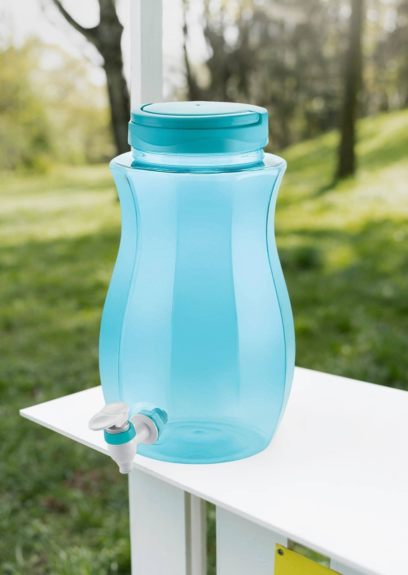 YUIOP Plastic Plain Jugs with Lid 5000 mL Light Green YUIOP Plastic Plain Jugs with Lid 5000 mL Light Green