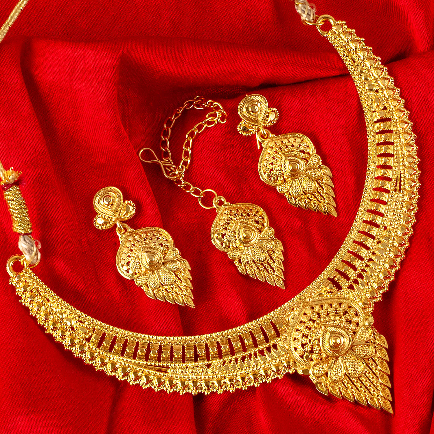     			ganesh electroplating Gold Brass Necklace Set ( Pack of 1 )