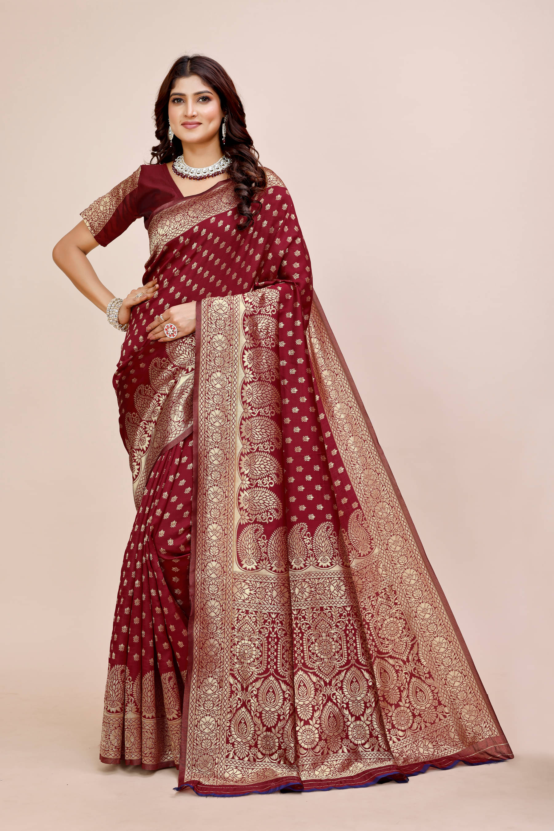     			DHAYNA AND REEWA FASHION Jacquard Woven Saree With Unstitched Blouse Piece ( Maroon )