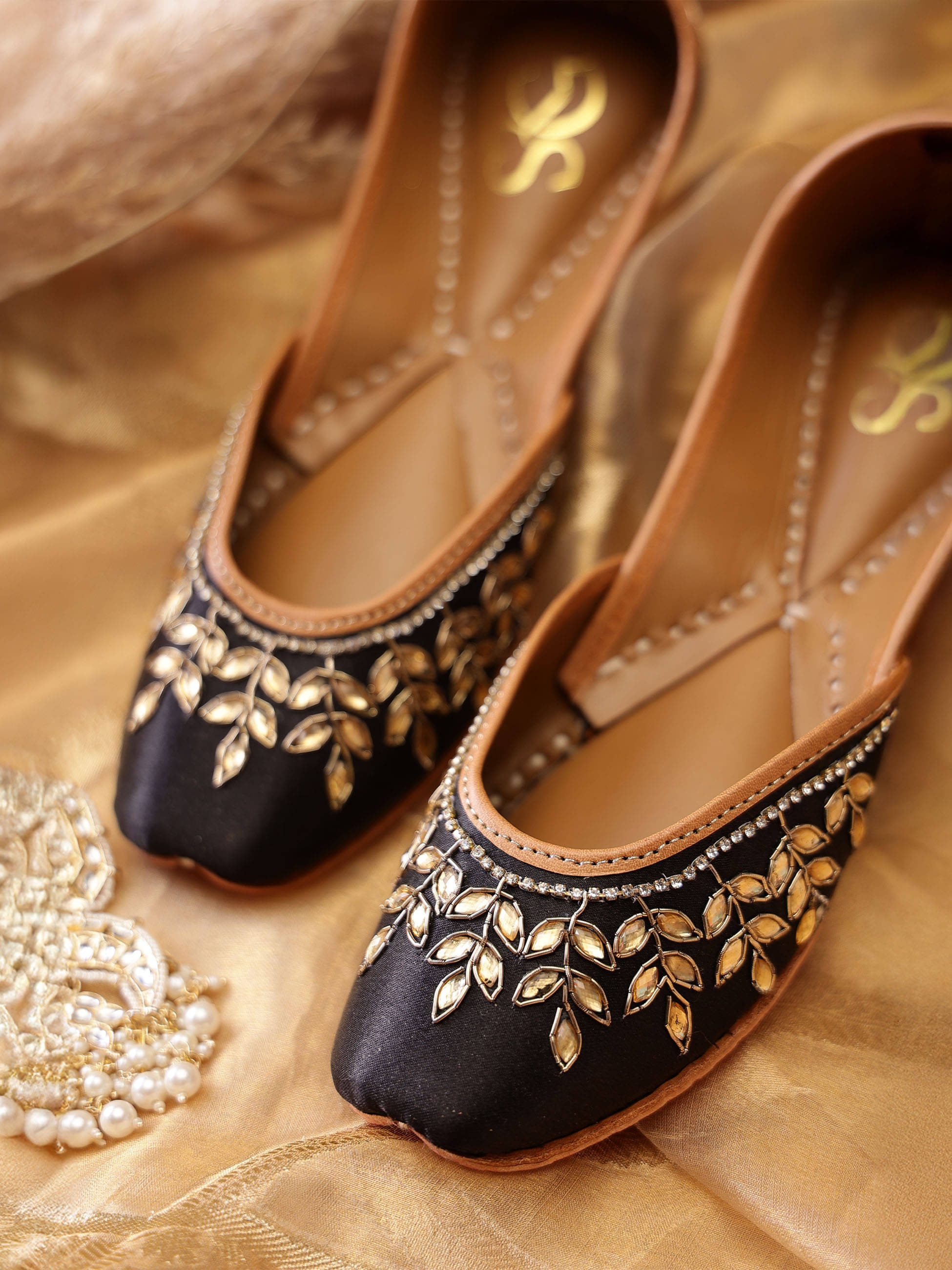     			LABEL SHONA ROHATGI GARG Black Women's Mojaris