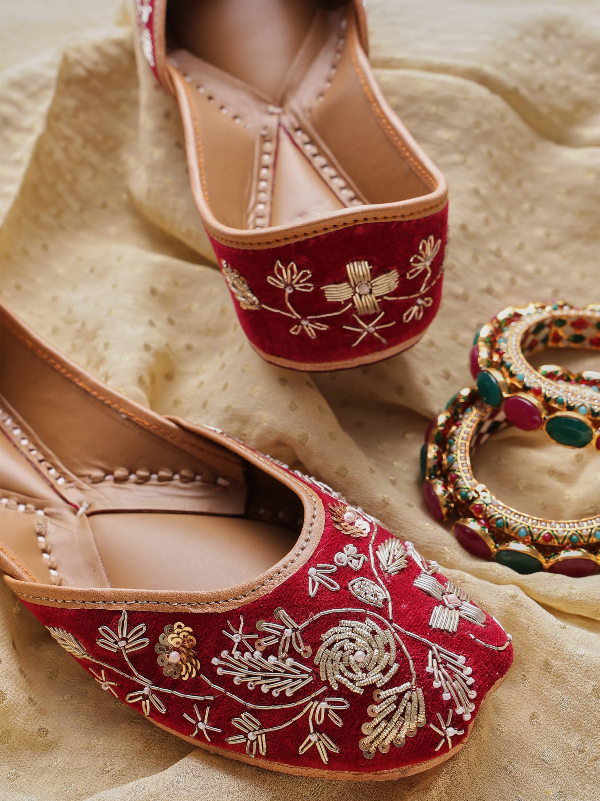 LABEL SHONA ROHATGI GARG Maroon Women's Mojaris LABEL SHONA ROHATGI GARG Maroon Women's Mojaris