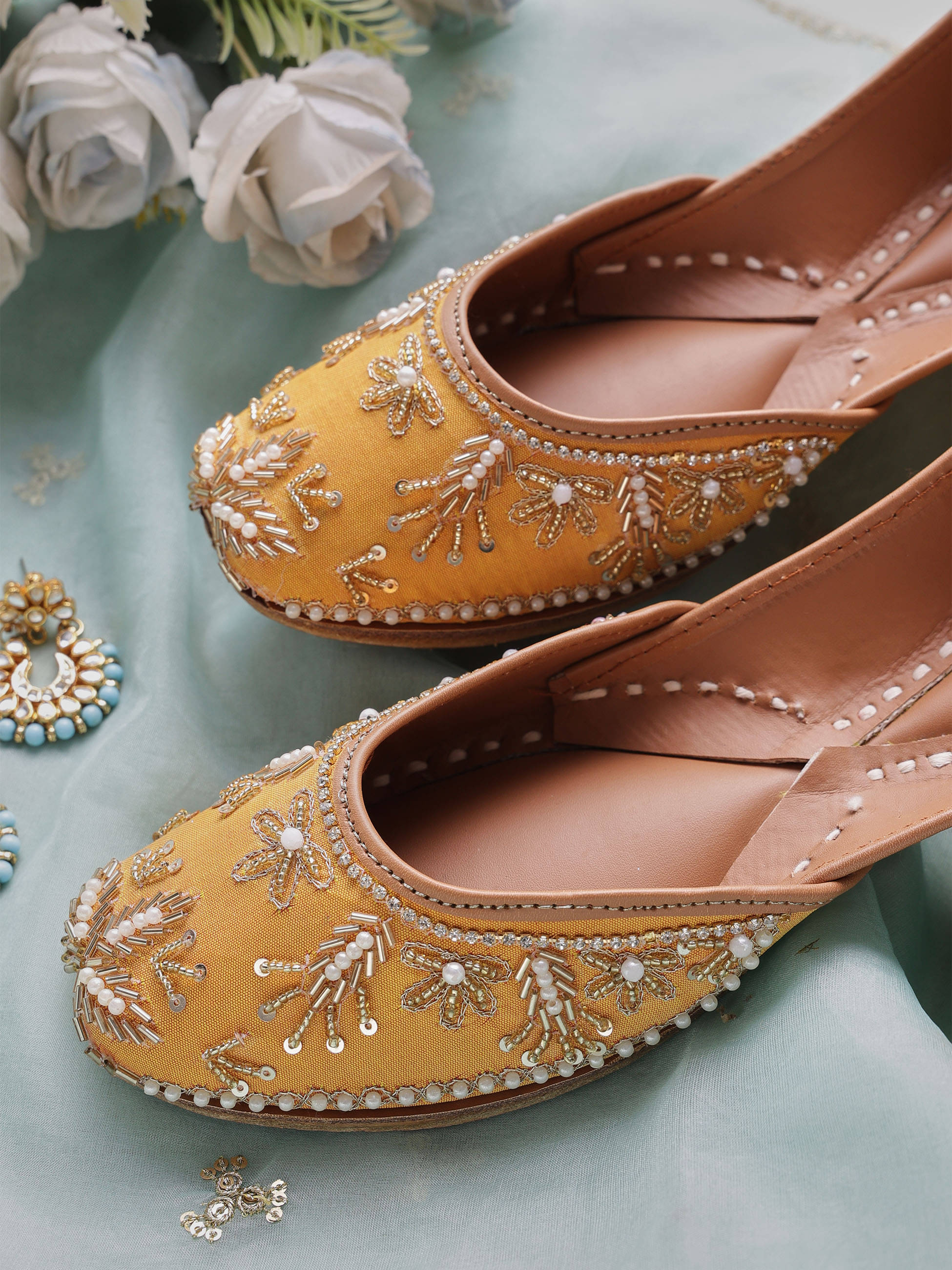     			LABEL SHONA ROHATGI GARG Mustard Women's Mojaris